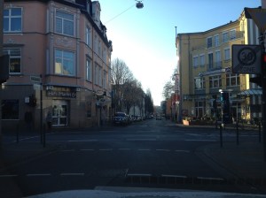 Hier in Beuel könnte man die "Göttinnengrotte" finden, wenn sie nicht nur ausgedacht wäre. Es gibt viel zu wenig Esoterikläden!