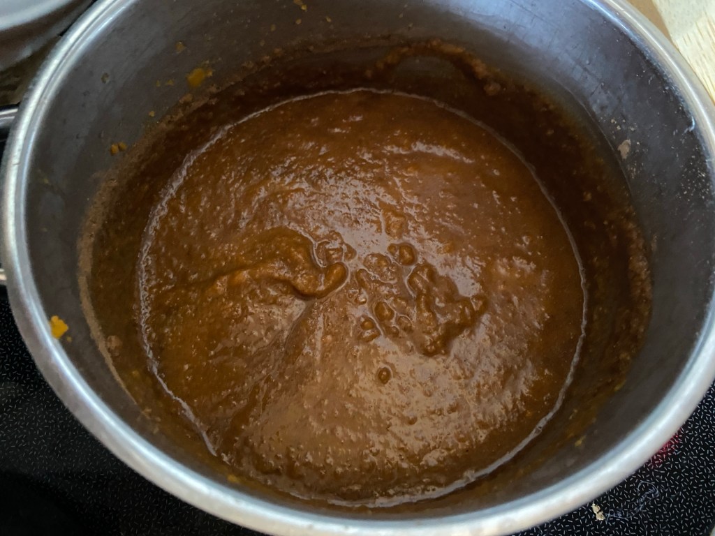 Topf Kürbisbutter (sieht aus wie Babyschiss).